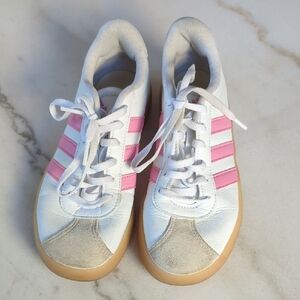 Addidas White and Pink Striped Sneakers Size 4 (Kids)